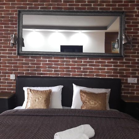 Mini Hotel On Demiivska 키예프 외부 사진
