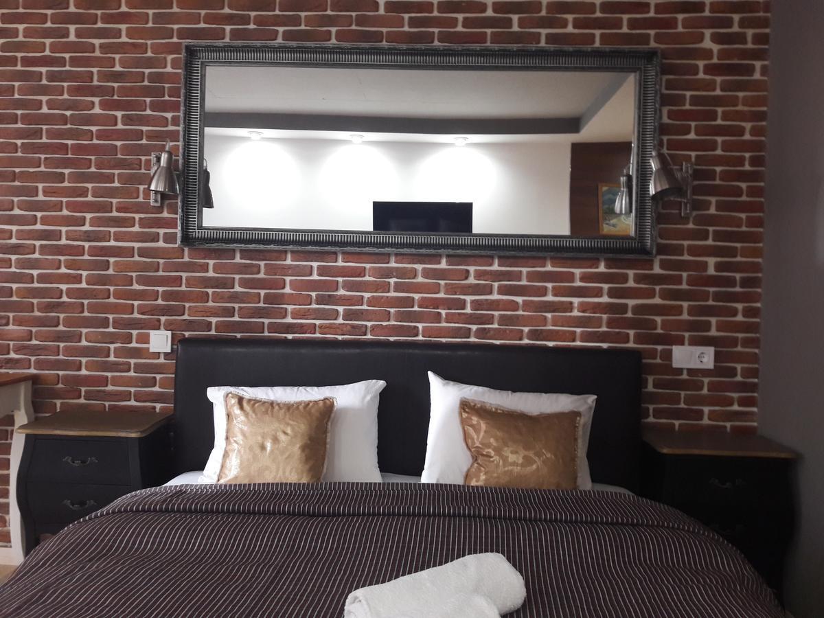 Mini Hotel On Demiivska 키예프 외부 사진