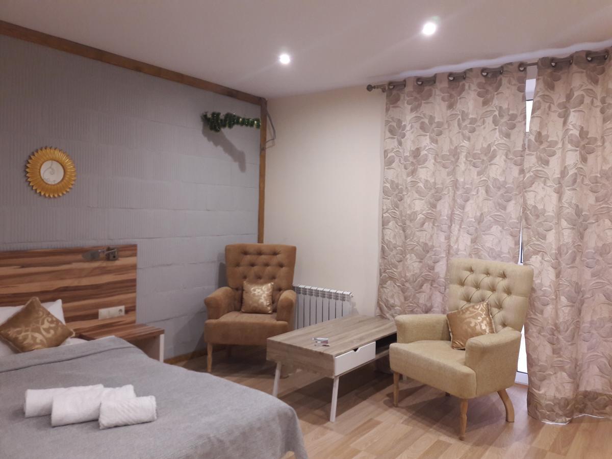 Mini Hotel On Demiivska 키예프 외부 사진