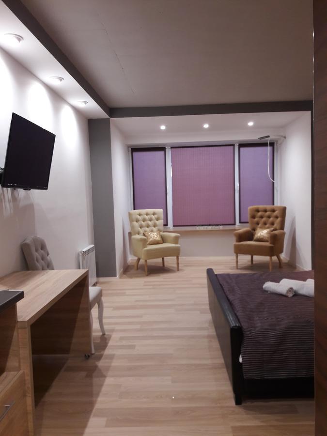 Mini Hotel On Demiivska 키예프 외부 사진