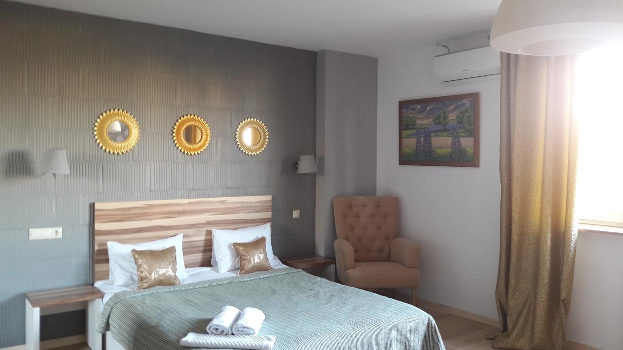 Mini Hotel On Demiivska 키예프 외부 사진